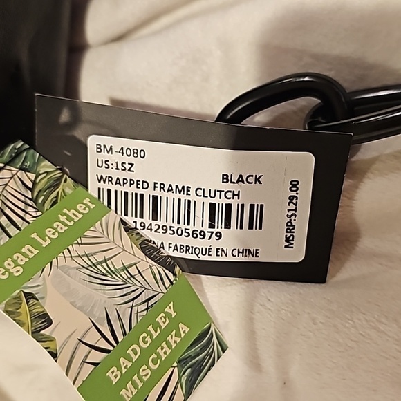 Badgley Mischka clutch style bag with metal chain black new with tag - Picture 2 of 9